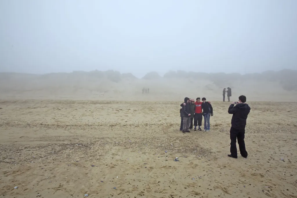Bloc Weekend 2008 — documentary, event and music photograph in Hemsby-on-Sea, Norfolk, UK, frame 48 of 151.
